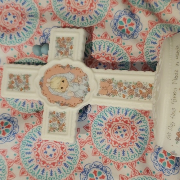 2/$8 ✝Precious moments cross✝ - Picture 4 of 5
